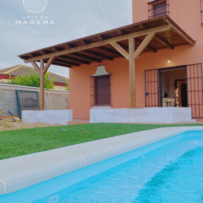 Porche de madera a medida para complementar su espacio exterior